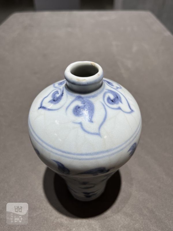 明洪武 青花缠枝牡丹纹梅瓶 - 图6